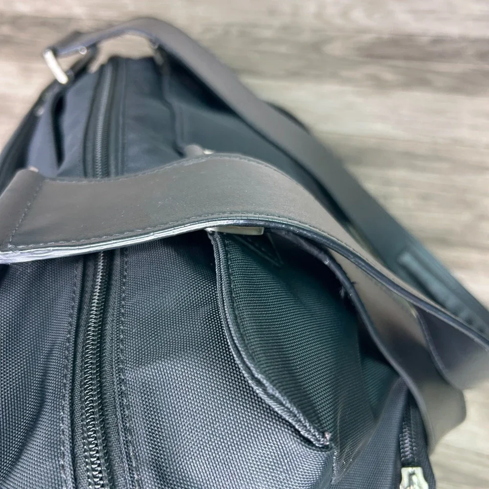 Tumi Shoulder Diaper‎ Bag Black Nylon Pockets Large Zip Double Handles Briefcase